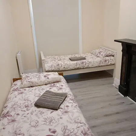 Δωμάτια σε οικογενειακή κατοικία Palm 2 *